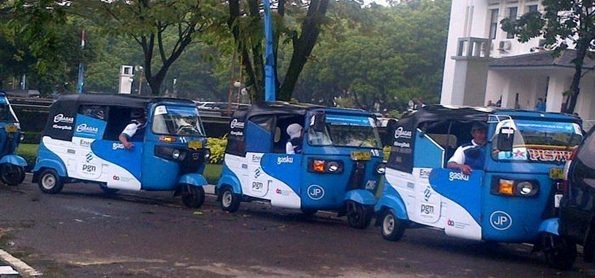 Yuk, Nikmati Naik Bajaj Biru Gratis di Jakarta !