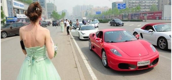 Wah, Pernikahan Ini Konvoi 30 Mobil Sports Di Cina