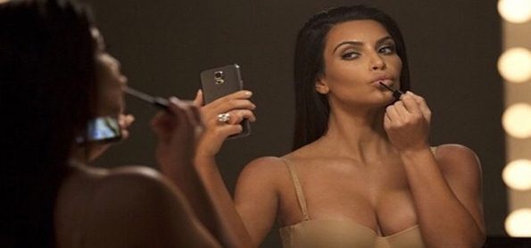 Kim Kardashian Pamer Foto Hamil Tanpa Busana Di Instagram