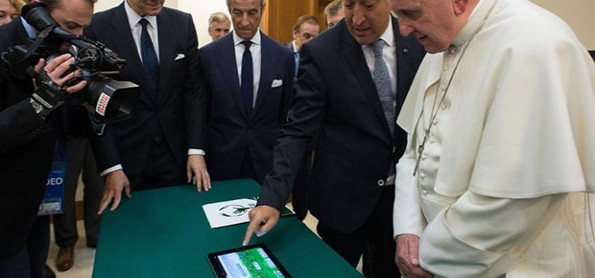 iPad Bekas Paus Francis Terjual dengan Harga USD 30,500