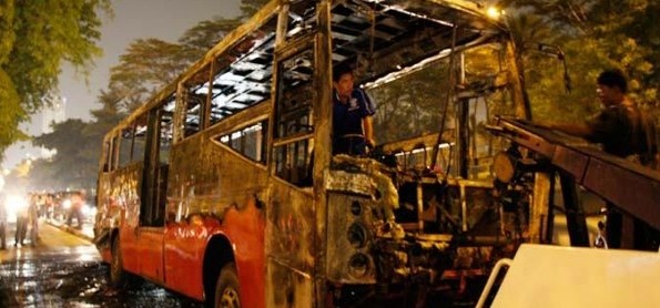 Hati-hati Bahaya Mengintai Penumpang Bus TransJakarta